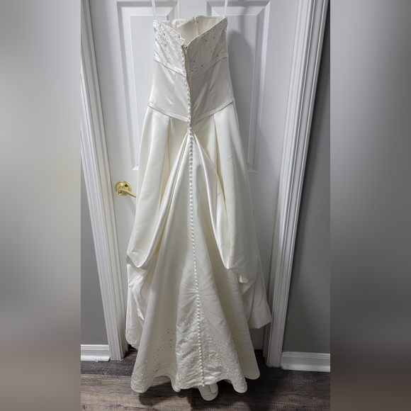 Alfred Angelo wedding gown - Picture 6 of 12